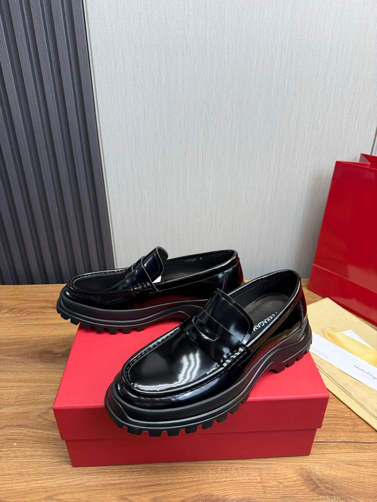 Men's shoes 💰880💰 Ferragamo. [Ferragamo] Men's Loaf leather shoes, the latest hot style, 1:1 original purchase quality, top quality, imported open-edge beaded cowhide leather on the upper, hand-made three-dimensional stitching highlights the round toe design, the inner feet are made of imported cowhide, with original wear-resistant rubber outsole, matching code 39-44, (38, 45 custom-made, non-refundable)
